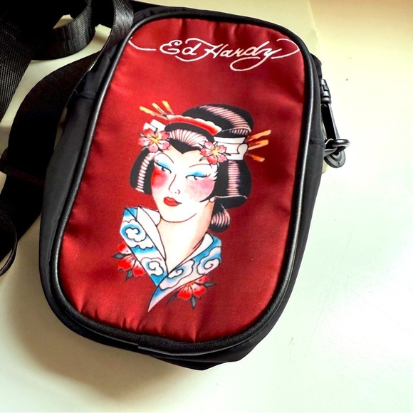 NWOT Ed Hardy Unisex Black/Red Geisha Tattoo Print Nylon Adjustable Crossbody - Picture 2 of 6